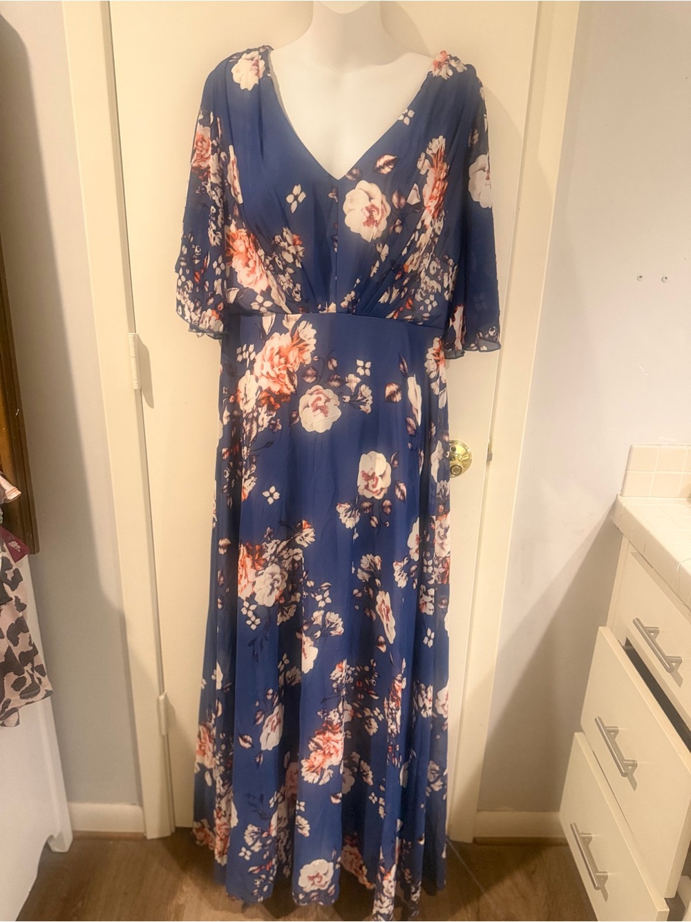 Blue Floral Maxi Dress with V-Neck size 14/XL NWOT